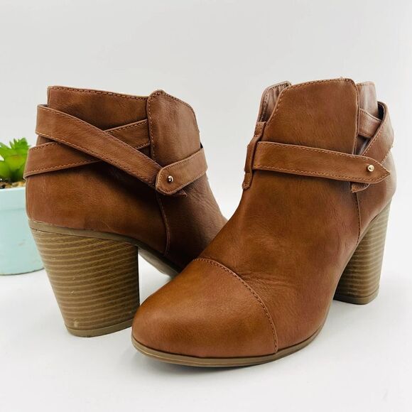 Lauren Conrad Cognac Criscross Strap Brass Buckle Ankle Booties Size 9 - Picture 1 of 12